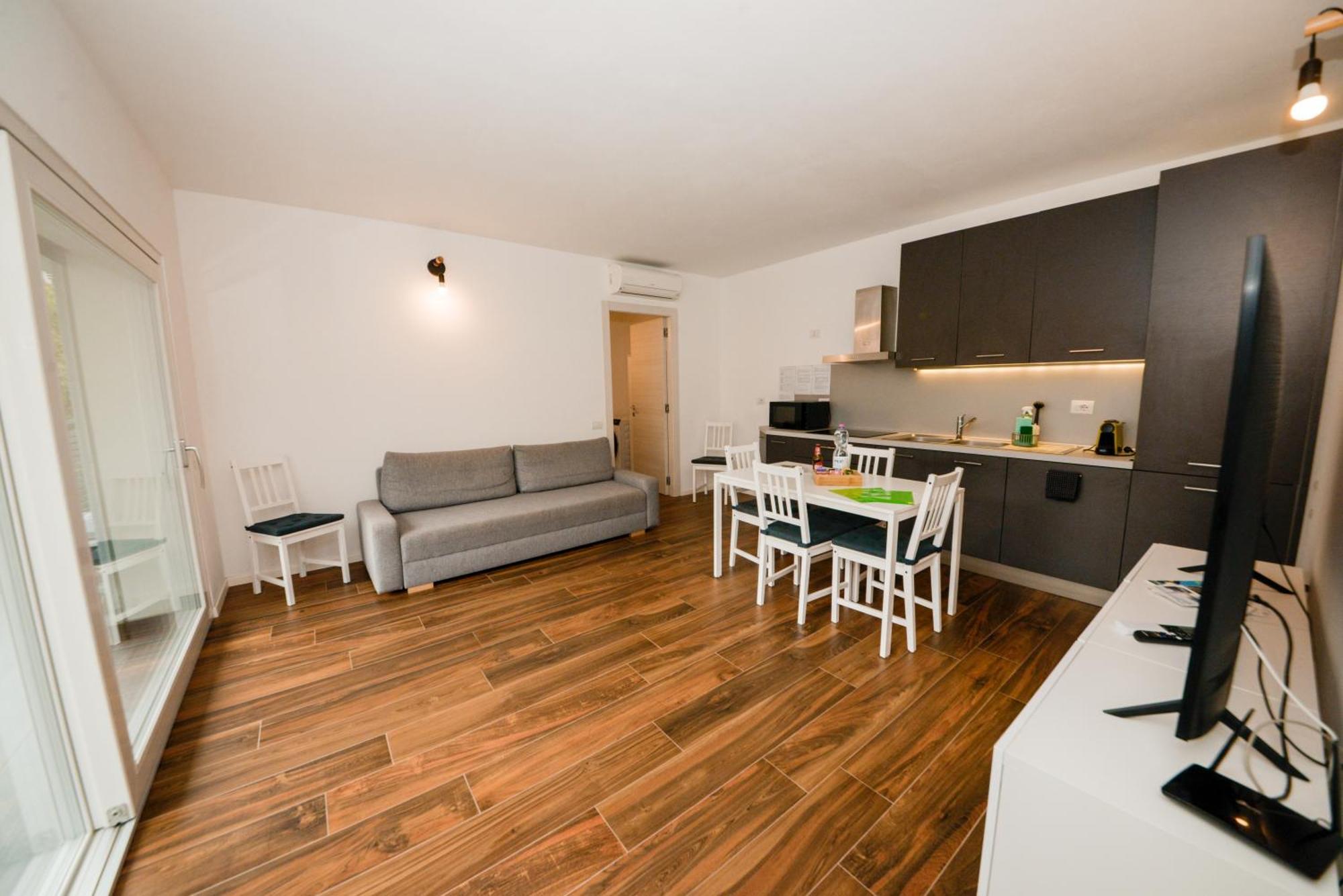 Garda Family & Solarium Apartment Riva del Garda Ngoại thất bức ảnh