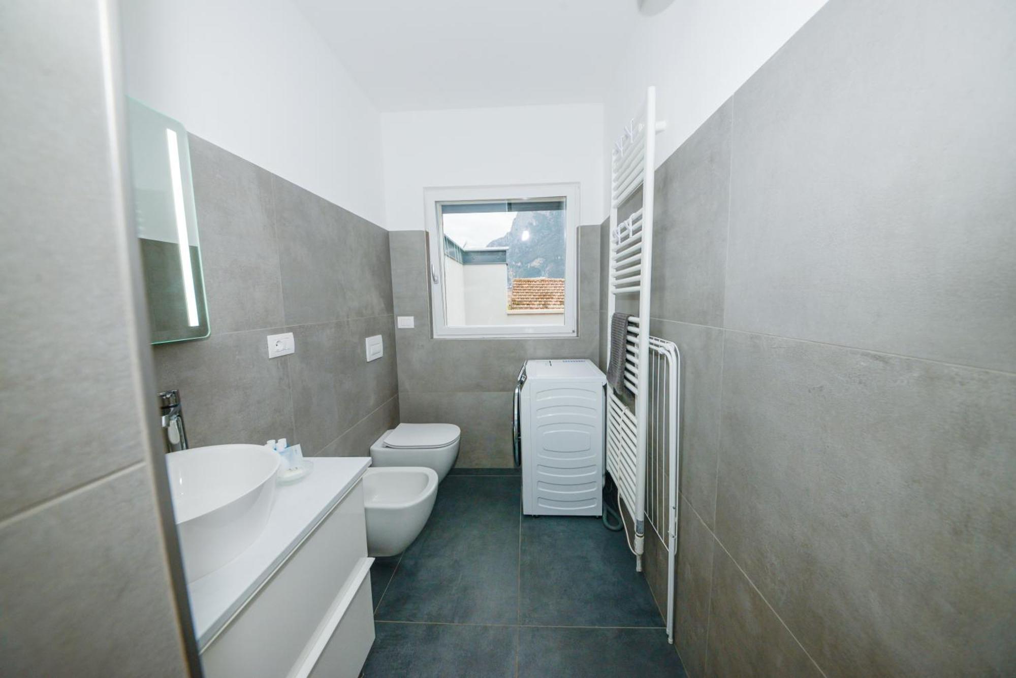 Garda Family & Solarium Apartment Riva del Garda Ngoại thất bức ảnh